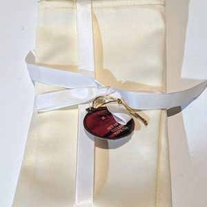 NEW Linens N Things 4 Pack Napkins Holiday Collection Ivory Sateen. Cond…
